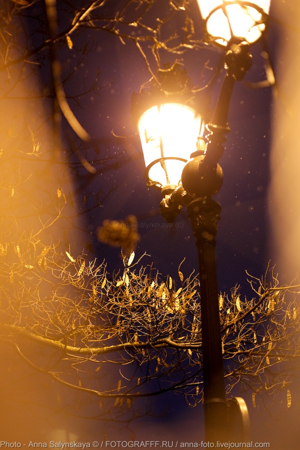 фонарь в Париже
